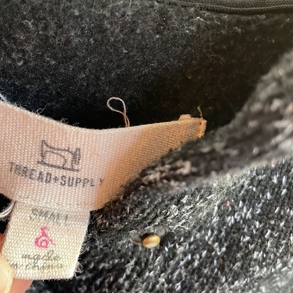 Thread & Supply 3/4 snap fleece hooded pullover size small - Picture 2 of 6